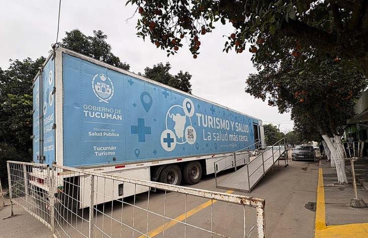 Tráiler virtual del Hospital Móvil frente al CAPS de Alto Verde