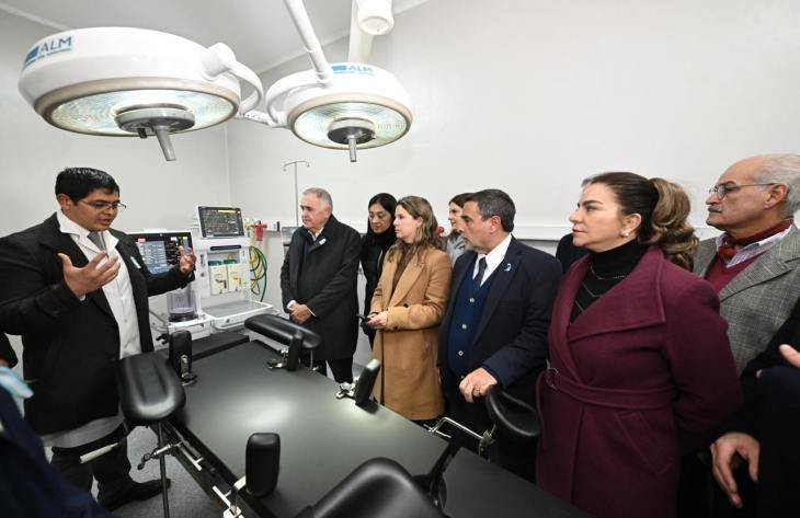 Gobernador Osvaldo Jaldo durante la inauguración de obras en el Hospital de Monteros