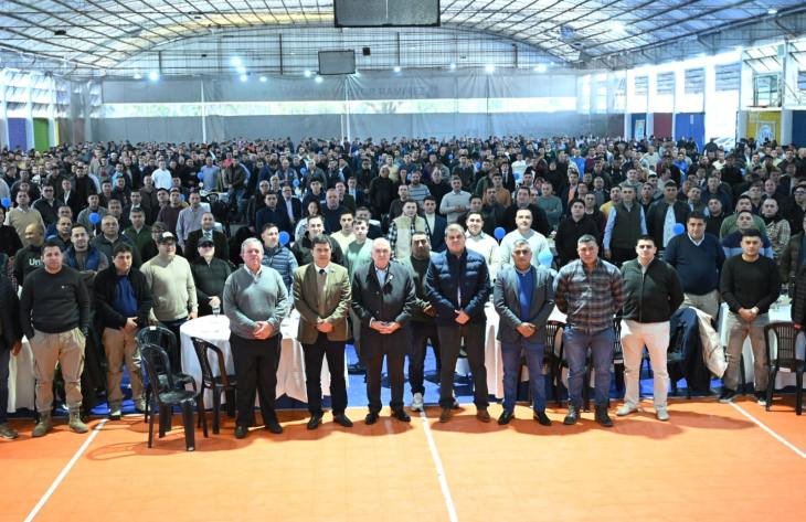 Gobernador Osvaldo Jaldo en encuentro de la Policía por el Día del Padre en Tucumán