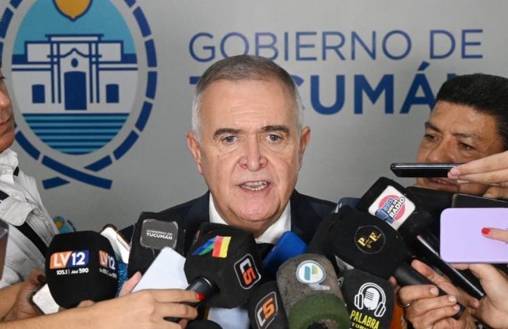 Gobernador Osvaldo Jaldo durante anuncio sobre regularización dominial en Ohuanta
