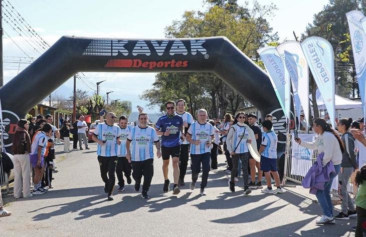 Participantes de la Maratón Ambiental en Capitán Cáceres, Tucumán