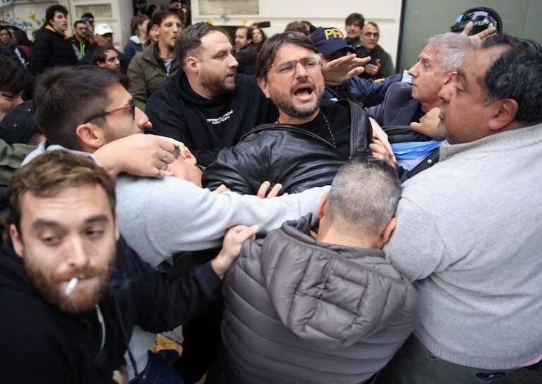 Juan Grabois durante su salida de los tribunales tras ser procesado