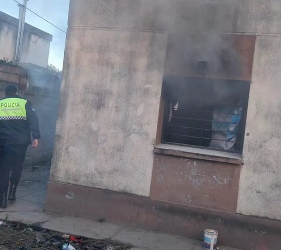Vivienda incendiada en el barrio Virgen del Valle, Aguilares