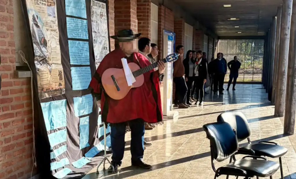 Autoridades durante el lanzamiento del programa educativo en la Unidad Penitenciaria de Villa Urquiza, Tucumán