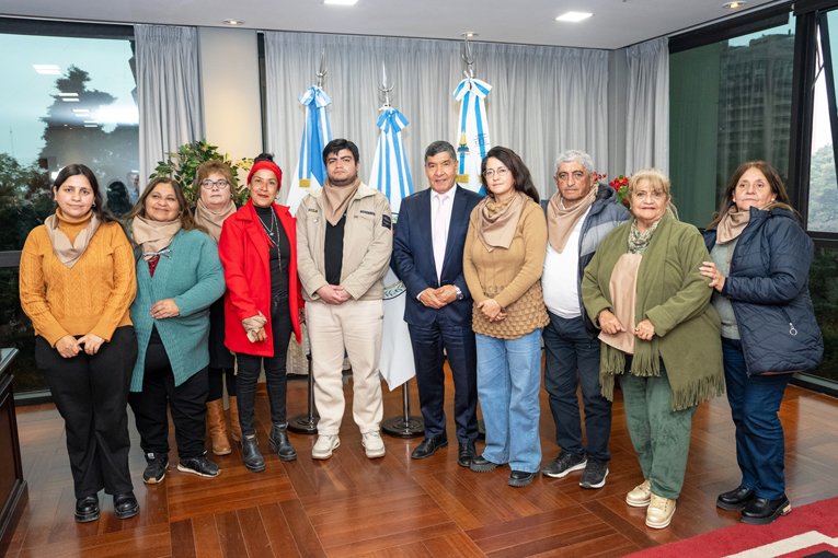 Reunión entre el vicegobernador Miguel Acevedo y representantes de la Comisión Vecinal de La Madrid