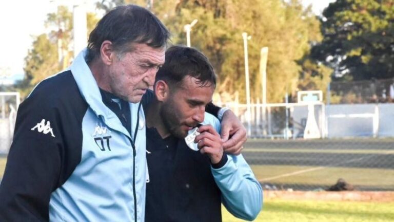 Julio César Falcioni y Renzo Tesuri en el estadio Monumental