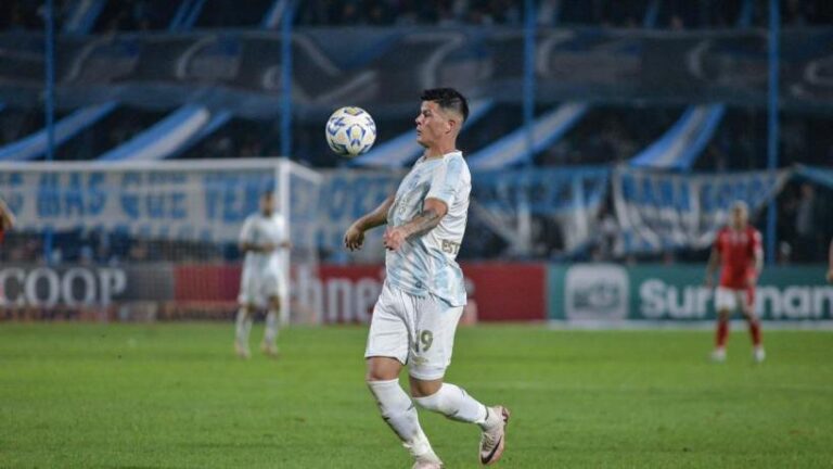 Marcelo Estigarribia con la camiseta de Atlético Tucumán