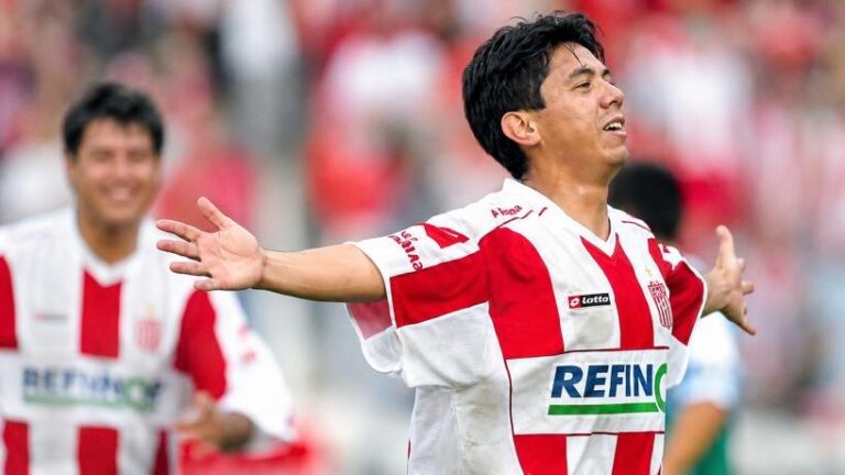 Carlos Morales Santos en su etapa como jugador de San Martín de Tucumán