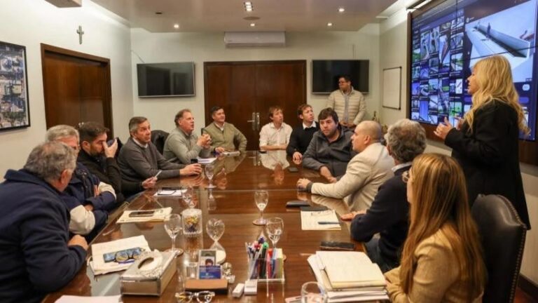 Intendenta Rossana Chahla durante anuncio de renovación de puentes sobre canal de la Termoeléctrica en San Miguel de Tucumán