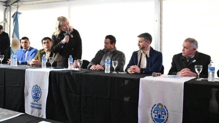Rossana Chahla durante su discurso en el acto de inicio de los trabajos del Acueducto de Vipos