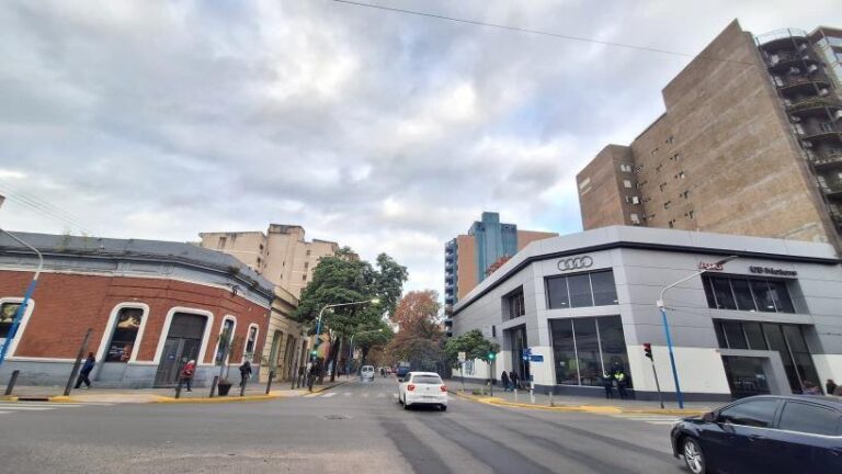 Cielo nublado sobre la ciudad de Tucumán