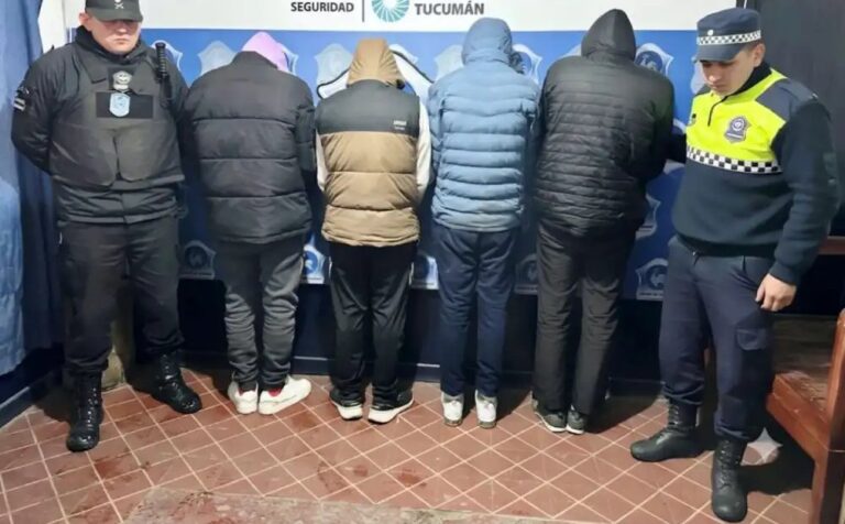 Policía en escena del crimen en Banda del Río Salí