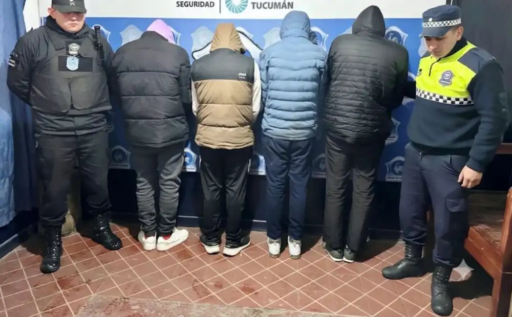 Policía en escena del crimen en Banda del Río Salí