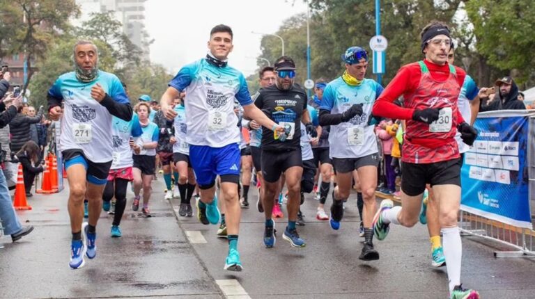 Corredores en la SMT Corre de San Miguel de Tucumán