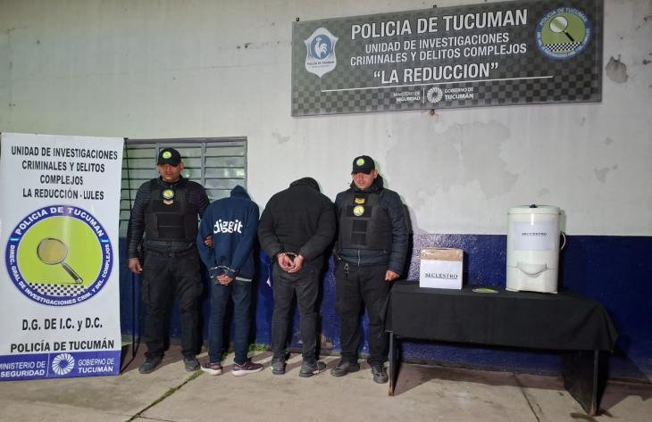 Policía durante allanamiento en la Capital de Tucumán