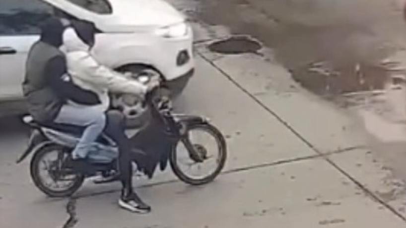 Efectivos policiales durante un operativo en San Miguel de Tucumán