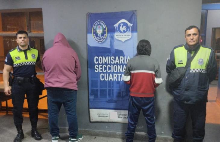 Efectivos policiales en operativo en el pasaje Belisario López al 1000, San Miguel de Tucumán