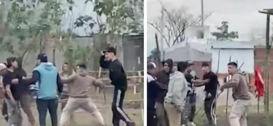 Personas enfrentándose con palos en un terreno en el asentamiento El Potrero, Concepción
