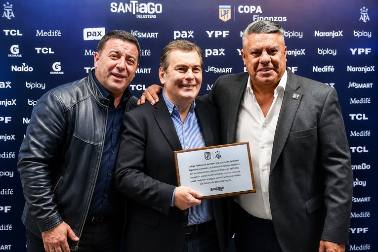 Imagen del gobernador Gerardo Zamora y el tesorero de la AFA Pablo Toviggino