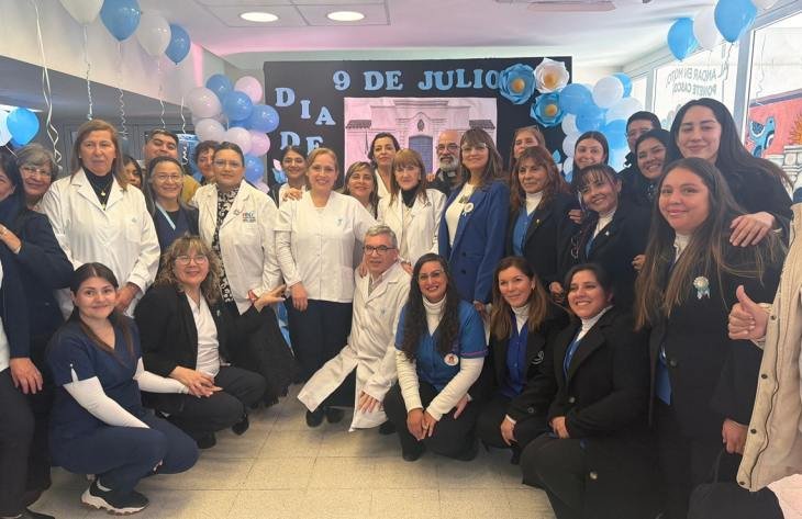Acto patrio en el Hospital del Niño Jesús por el 9 de Julio con pacientes y personal