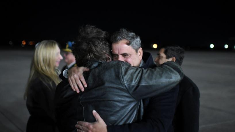 Lisandro Catalán recibiendo a Javier Milei el 9 de Julio