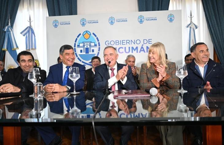 Conferencia de prensa del gobernador Osvaldo Jaldo en Casa de Gobierno de Tucumán