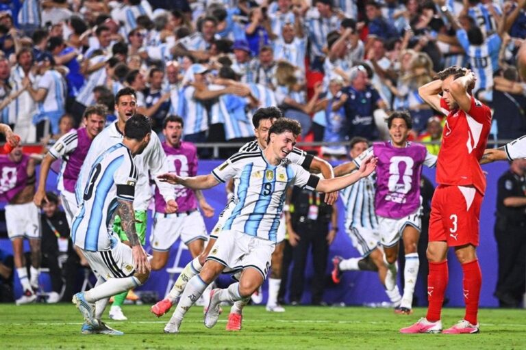 Julián Álvarez celebrando el gol ante Suiza en el Mundial 2026