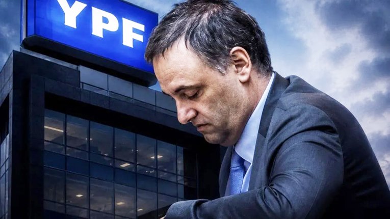 Manuel Adorni en el directorio de YPF