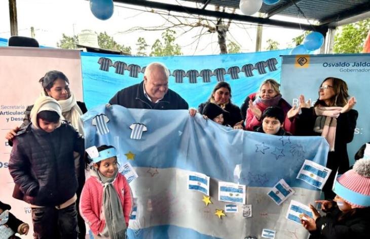 Ministro Federico Masso en merendero Todo Corazón barrio La Mago