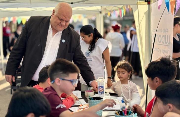 Ministro Federico Masso en merendero del barrio Elena White
