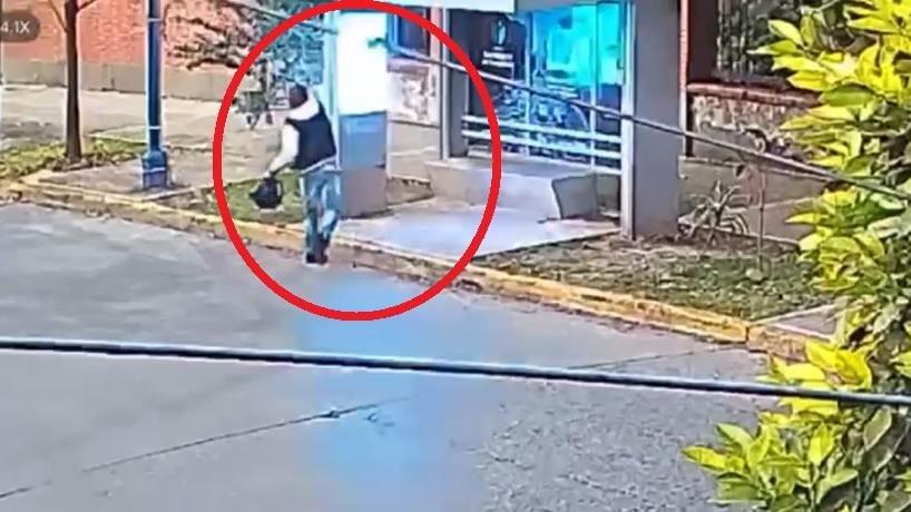 Parada de colectivo vandalizada en San Miguel de Tucumán