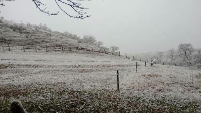 Vista de Anfama cubierta de nieve