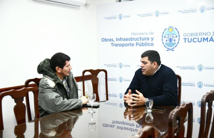 Reunión entre el ministro de Obras Públicas y el director de Defensa Civil en Tucumán