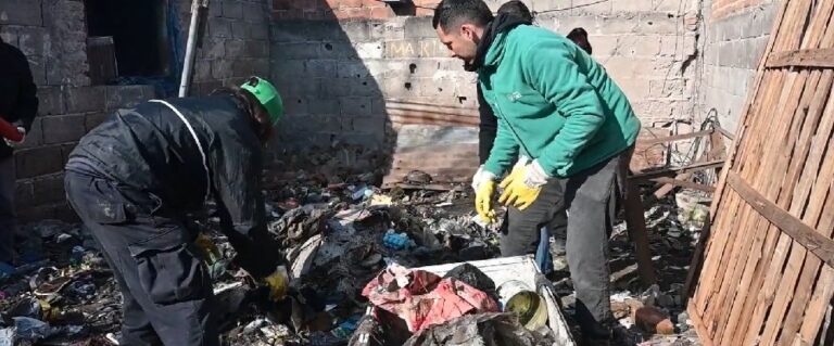 Operativo de saneamiento en vivienda de Lucas Córdoba al 1700, Tucumán