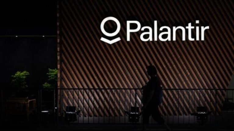 Logo de Palantir en fondo oscuro