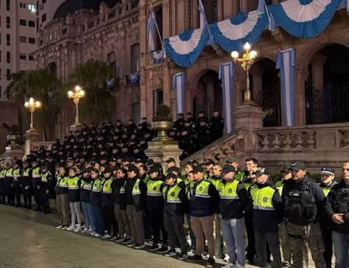 Policía de Tucumán en operativo de seguridad durante festejos