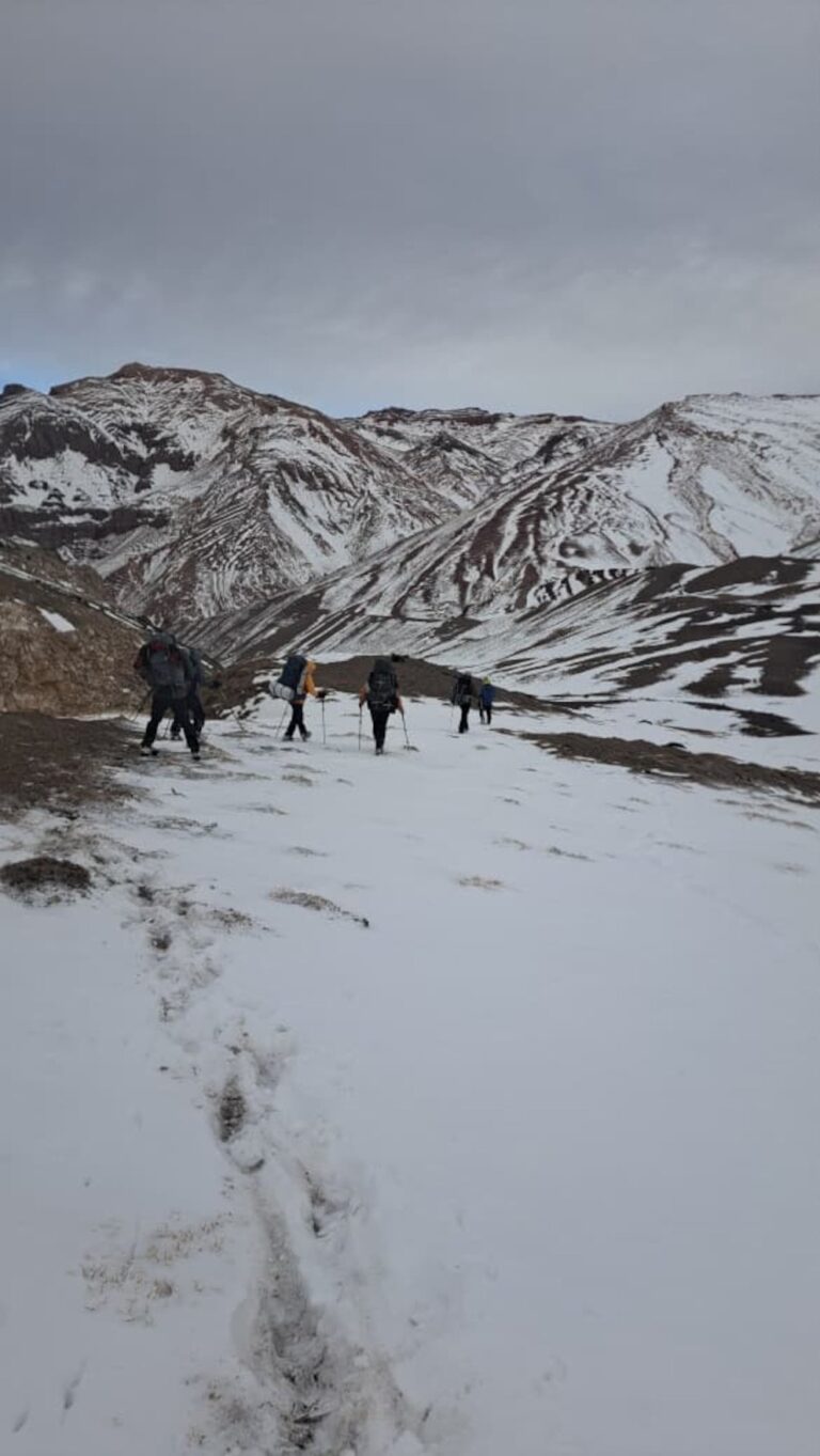 Rescatistas del GEAM en el Cerro Penitentes durante operativo de rescate