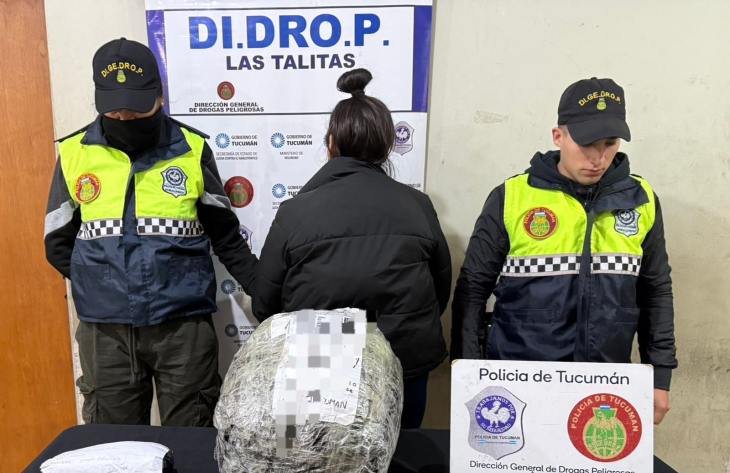 Can policial Alex durante el operativo de detección de drogas en el Destacamento Fronterizo Cabo Vallejos