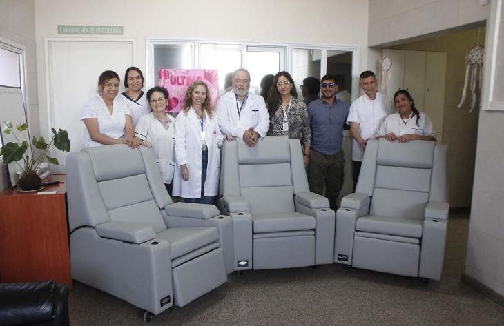 Sillones para quimioterapia en el Hospital de Día Oncológico del Instituto de Maternidad de Tucumán