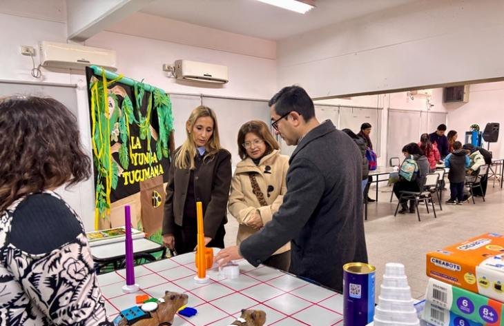 Niños participando en talleres de robótica en el CIIDEPT
