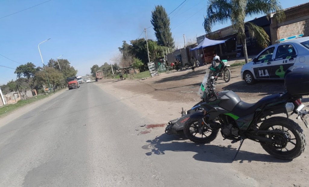 Lugar del siniestro vial en Alderetes entre una motocicleta y un camión cañero