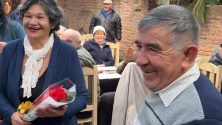 Rolo y Cecilia durante su casamiento en la Parroquia San Cayetano