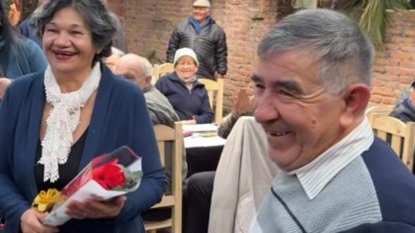 Rolo y Cecilia durante su casamiento en la Parroquia San Cayetano
