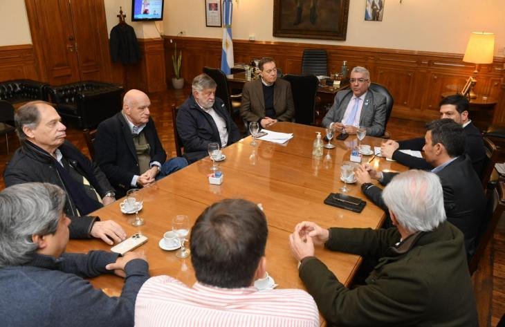 Reunión entre el ministro Daniel Abad y representantes de sectores productivos en Tucumán