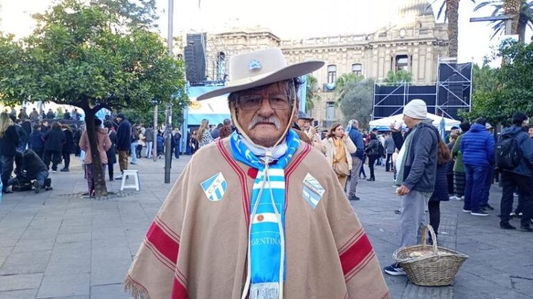 Plaza Independencia colmada de público durante los festejos del 9 de Julio en Tucumán