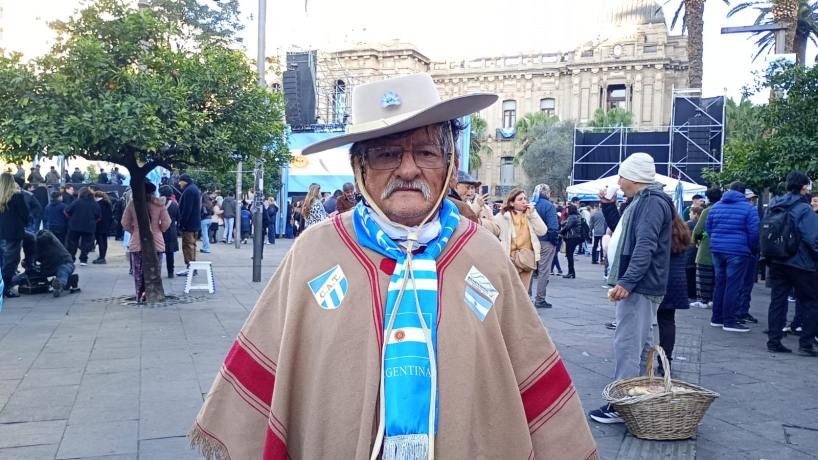 Plaza Independencia colmada de público durante los festejos del 9 de Julio en Tucumán