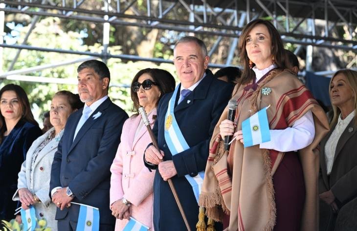 Autoridades en el acto oficial del 9 de Julio en Tucumán