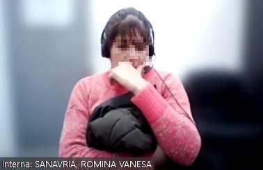 Documento Nacional de Identidad y tarjeta bancaria sobre una mesa