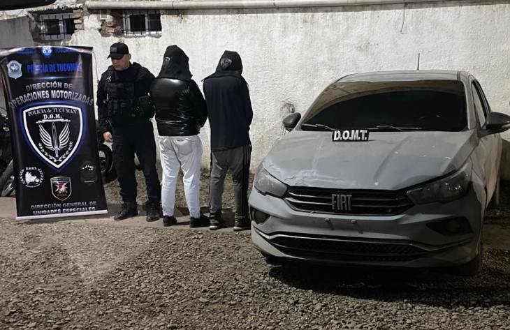 Policía motorizada en control vehicular