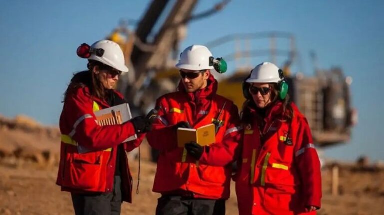 Trabajadores en una mina